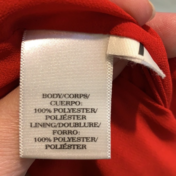 Red sleeveless flutter blouse - Picture 7 of 8